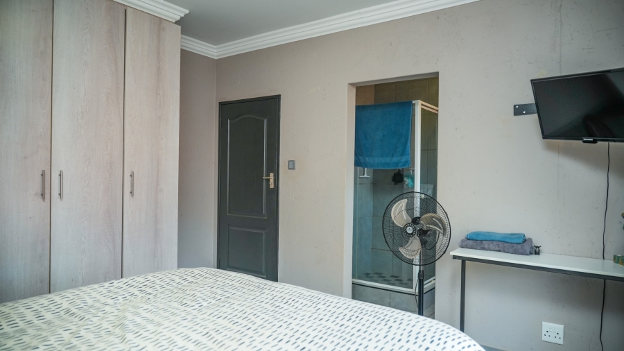 6 Bedroom Property for Sale in Flamwood North West